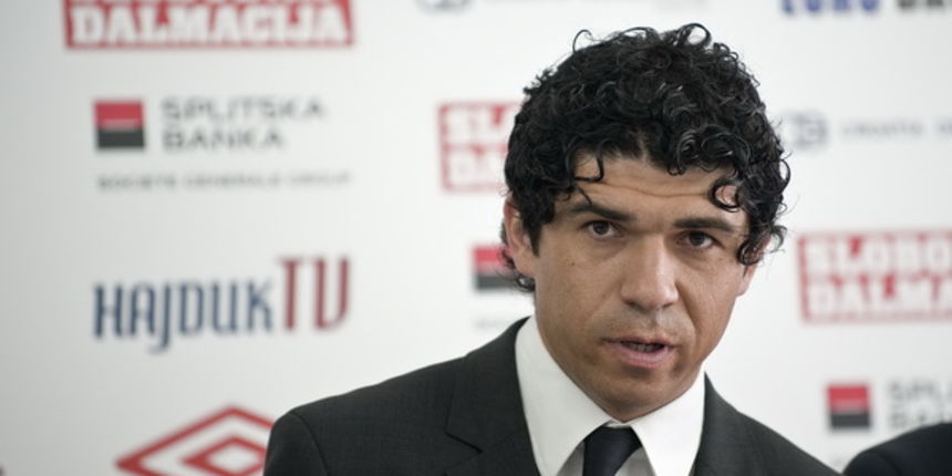 Split, 280411. Danas su pred novinarima predstavljeni novi celni ljudi NK Hajduk. Hrvoje Males predsjednik Hajduka. Foto: Josko Ponos/ CROPIX Split, 280411. Danas su pred novinarima predstavljeni novi celni ljudi NK Hajduk. Hrvoje Males predsjednik Hajduka. Foto: Josko Ponos/ CROPIX