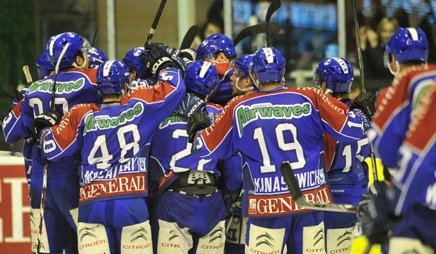 Zagreb, 271111.Dom sportova, Ledena dvorana.Utakmica 26. kola regionalne EBEL lige u hokeju na ledu izmedju Medvescaka i Black Wingsa iz Linza.Na slici: SlavljeFoto: Srdjan Vrancic / CROPIX