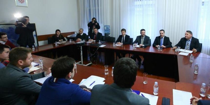 Sastanak predstavnika Studentskog zbora s ministrima Marićem i Barišićem Sastanak predstavnika Studentskog zbora s ministrima Marićem i Barišićem