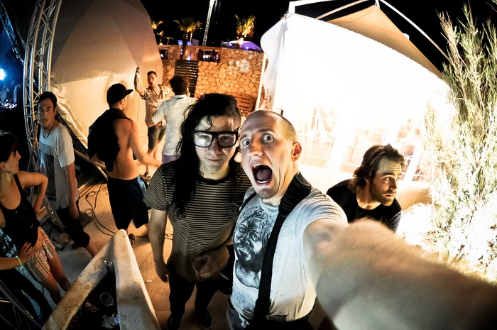 Zrce, 020712,
Nocni zivot na plazi Zrce.
Hideout Festival, do sada bio najposjeceniji dan , s oko otprilike 5000 posjetitelja samo u Aquariusu. Kao zvijezda veceri nastupio je Skrillex , a osim njega nastupali su Skream and Benga, Chase and Status, Sub Fo Zrce, 020712,
Nocni zivot na plazi Zrce.
Hideout Festival, do sada bio najposjeceniji dan , s oko otprilike 5000 posjetitelja samo u Aquariusu. Kao zvijezda veceri nastupio je Skrillex , a osim njega nastupali su Skream and Benga, Chase and Status, Sub Fo