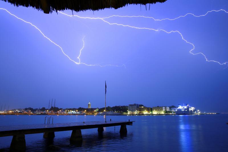 Grmljavinsko nevrijeme 11. rujna 2013. Foto: Filip Brala/PIXDELL Grmljavinsko nevrijeme 11. rujna 2013. Foto: Filip Brala/PIXDELL