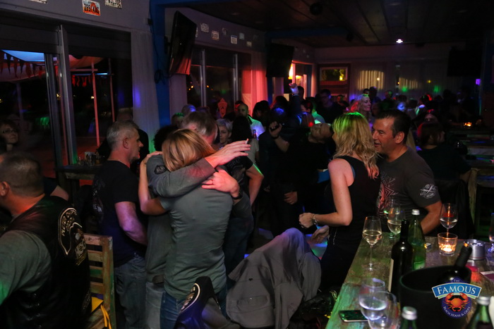 Songbusters i Elena Stella @ Famous Beach Bar & Grill Songbusters i Elena Stella @ Famous Beach Bar & Grill