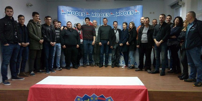 MODES Crno MODES Crno