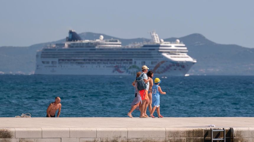 Vruće nedjeljno poslijepodne na zadarskoj rivi 14. srpnja 2024. Vruće nedjeljno poslijepodne na zadarskoj rivi 14. srpnja 2024.