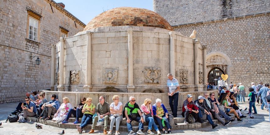 Proljetna gužva na Stradunu