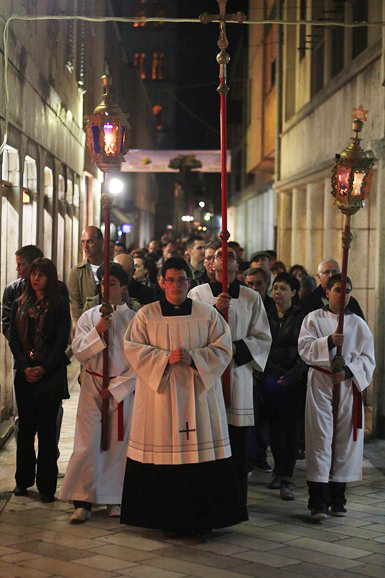 Procesija Velikog petka, 6. travnja 2012. (foto:Saša Čuka) Procesija Velikog petka, 6. travnja 2012. (foto:Saša Čuka)