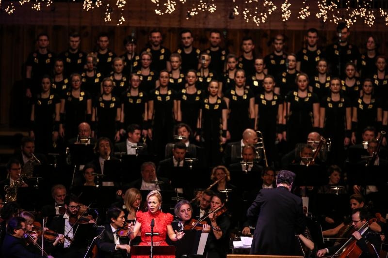 Božićni koncert Zagrebčcke filharmonije i Vokalnog ansambla Husar&Tomčić
