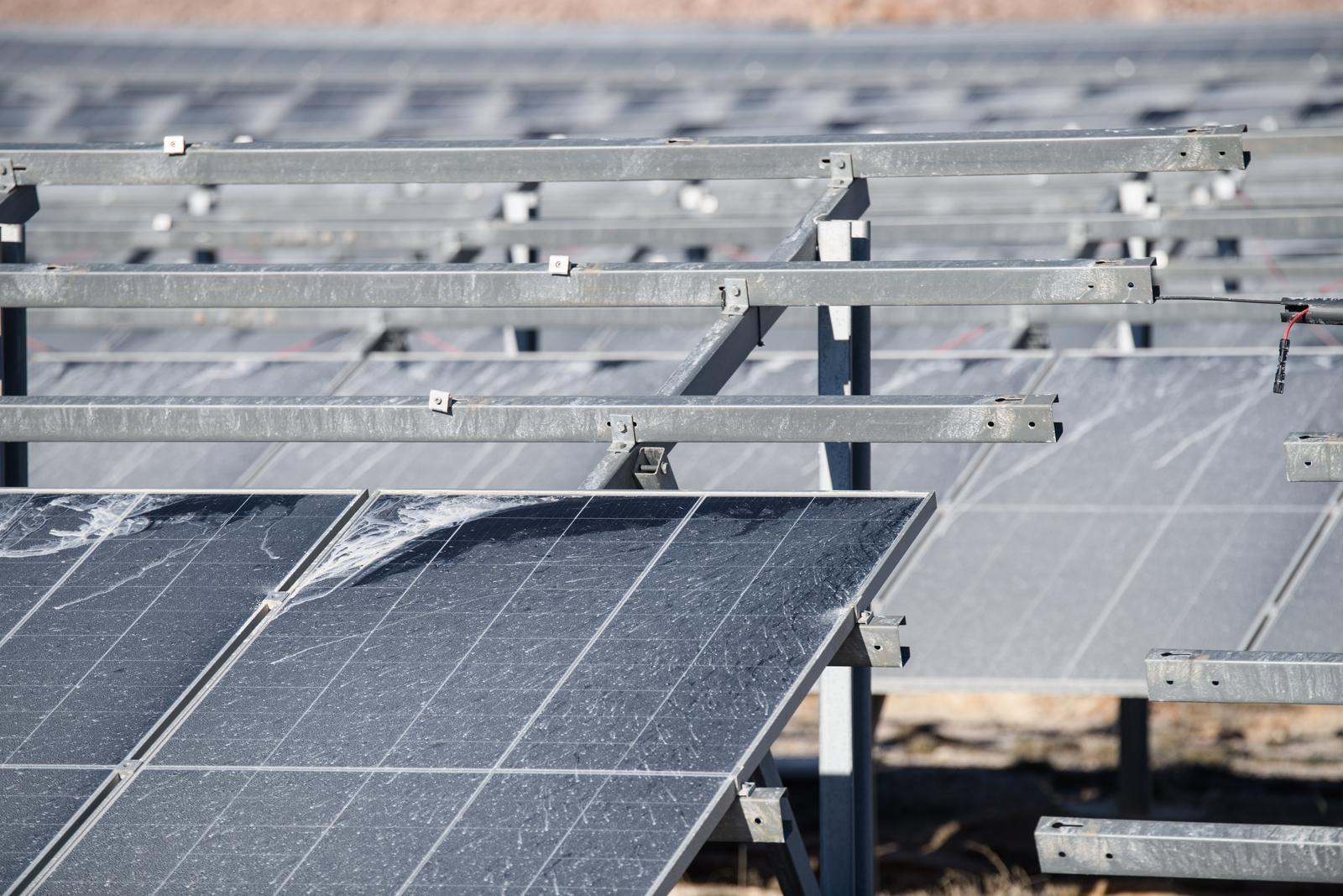 U Zatonu Obrovačkom bura uništila jednu od najvećih solarnih elektrana u Hrvatskoj U Zatonu Obrovačkom bura uništila jednu od najvećih solarnih elektrana u Hrvatskoj