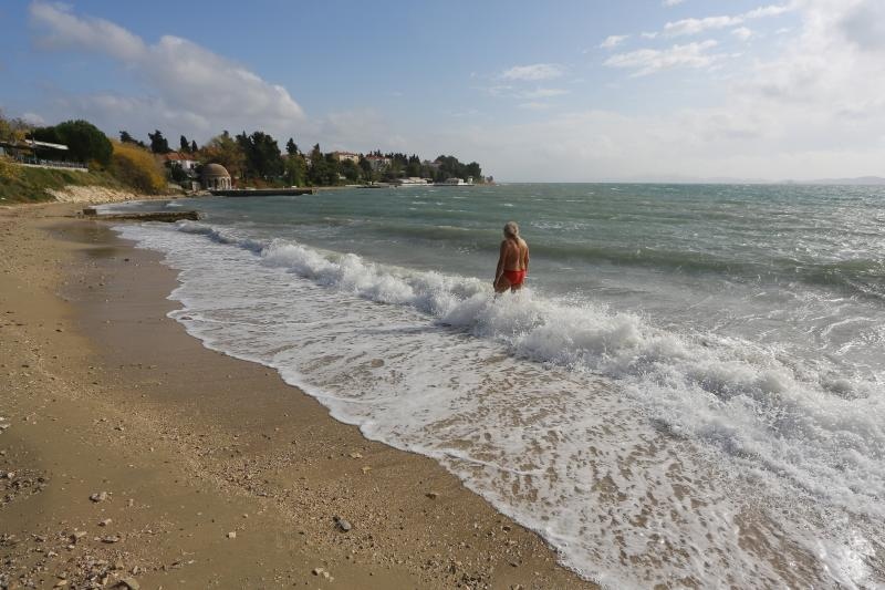 Zadar: Surferi uživaju u valovima koje je prouzročilo snažno jugo, Photo: Filip Brala/PIXSELL