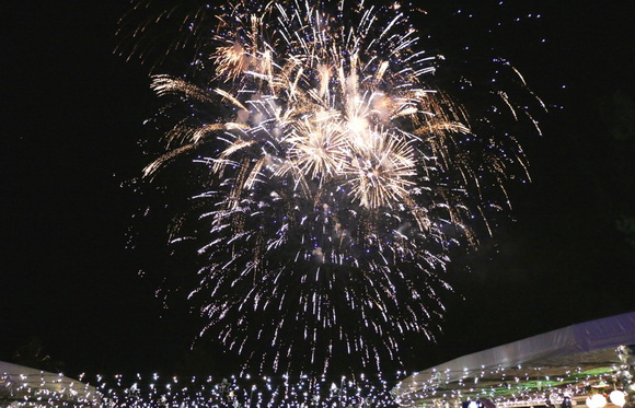 Virani 2016. godinu dočekali uz Lidiju Bačić, Leteći odred i spektakularan vatromet Virani 2016. godinu dočekali uz Lidiju Bačić, Leteći odred i spektakularan vatromet