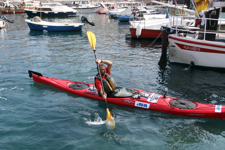 Dubrovnik, 030611.
Nakon 2500 km i dva mjeseca putovanja Welcome tim predvodjen Danielom Lackom stigao je u stari gradski Porat gdje ga je docekala limena glazba i mazoretkinje, a potom je ispred crkve Svetog Vlaha uprilicen program doceka, te u Luzi otvo Dubrovnik, 030611.
Nakon 2500 km i dva mjeseca putovanja Welcome tim predvodjen Danielom Lackom stigao je u stari gradski Porat gdje ga je docekala limena glazba i mazoretkinje, a potom je ispred crkve Svetog Vlaha uprilicen program doceka, te u Luzi otvo