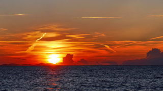 Punta Skala: Sunce tone u beskraj valova