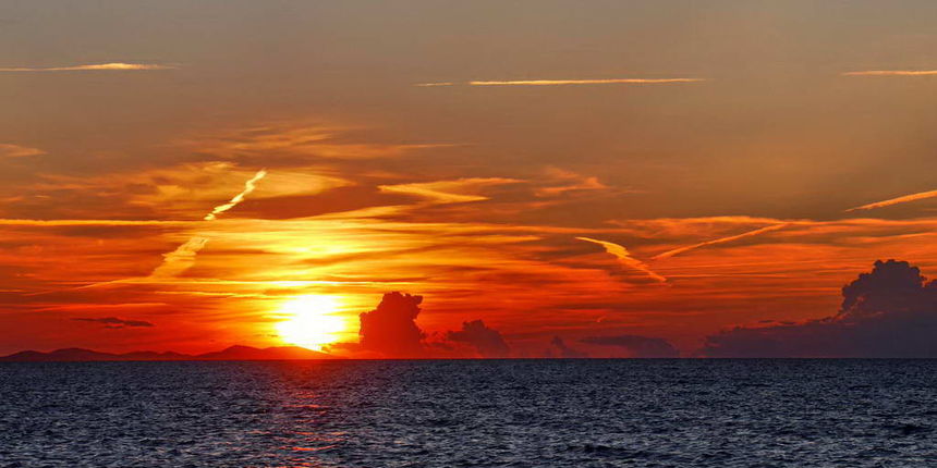 Punta Skala: Sunce tone u beskraj valova