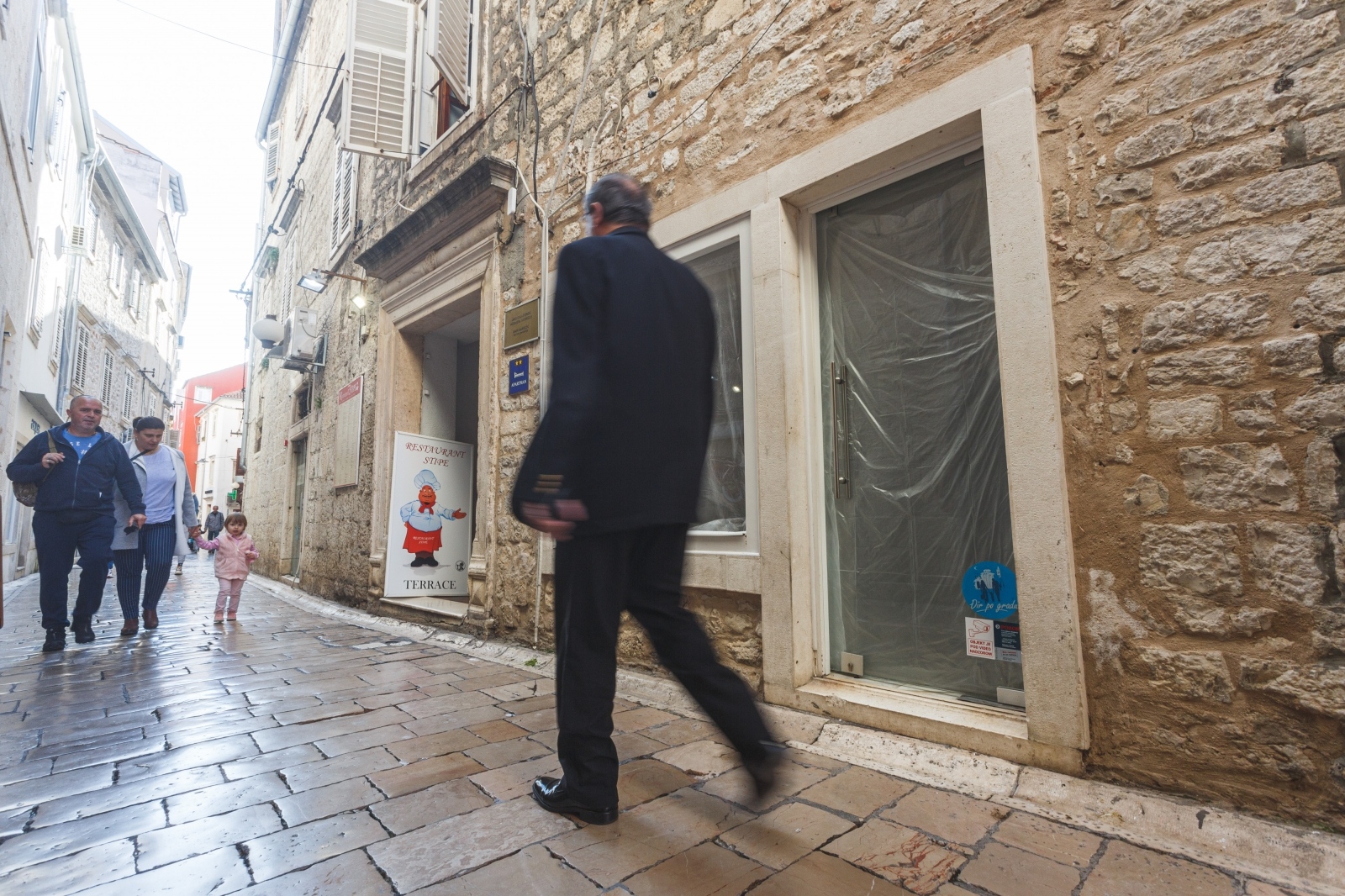 Zatvorene butige i poluprazan zadarski Poluotok Zatvorene butige i poluprazan zadarski Poluotok