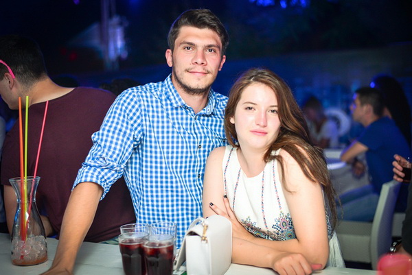 Odlična zabava u Noštromo i Vagabundo barovima na Viru