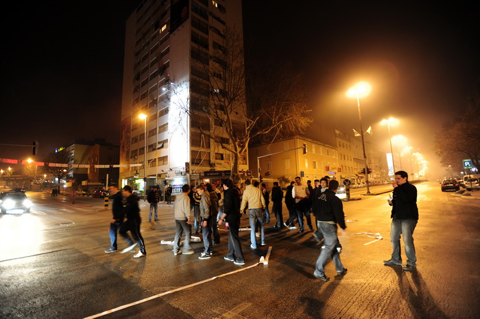 Split, 130211.
Proslava stotog rodjendana NK Hajduk.
Torcida je po gradu i po kvartovima upalila tisuce baklji.
torcidasi su zaustavili promet na krizanju ulica Domovinskog rata i Hrvatske mornarice.
Foto: Nikola Vilic / CROPIX Split, 130211.
Proslava stotog rodjendana NK Hajduk.
Torcida je po gradu i po kvartovima upalila tisuce baklji.
torcidasi su zaustavili promet na krizanju ulica Domovinskog rata i Hrvatske mornarice.
Foto: Nikola Vilic / CROPIX
