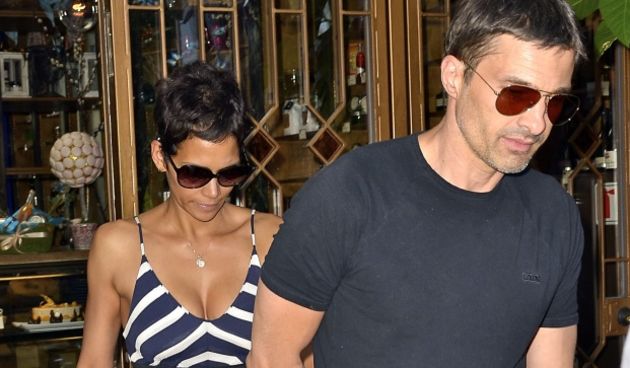 #7169175 Halle Berry and boyfriend Olivier Martinez hide behind a really good friend who blocked the actors from photogs on the way out to the car after lunch in Los Angeles, CA on April 15, 2011.
 Fame Pictures, Inc – Santa Monica, CA, USA – +1 (310) 395