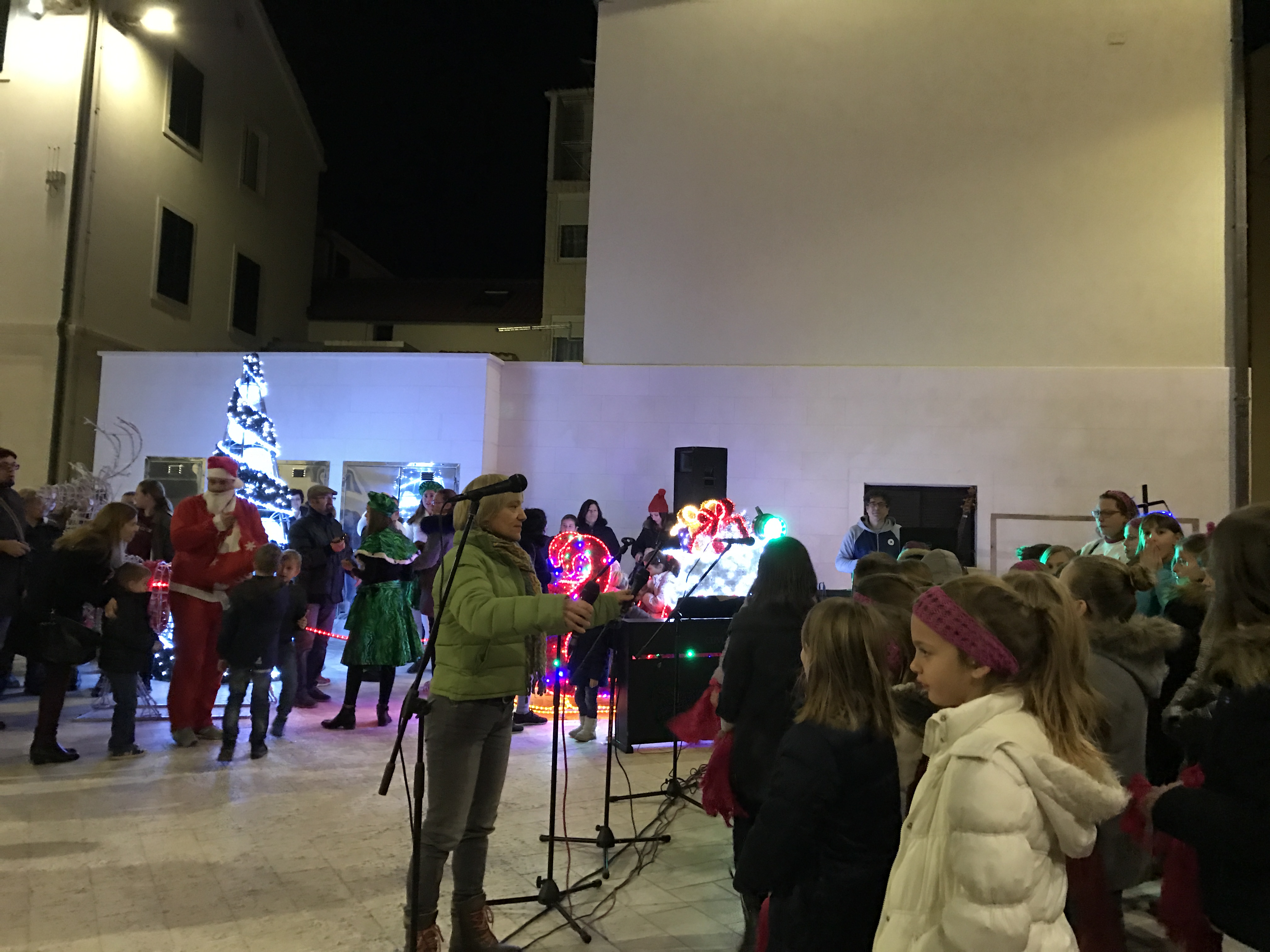 Novalja: Manifestacija “Naš otok pjeva pleše i svira”