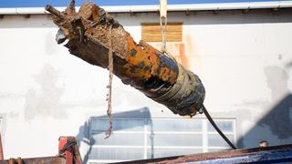 Specijalna policija Ajkule u podrucju ispred lansirne stanice tvornice Torpedo izvukla je s morskog dna jos jedan primjerak torpeda. I ovaj ce primjerak preuzeti Muzej grada Rijeke i uvrstiti ga u svoju Zbirku. Photo: Nel Pavletic/PIXSELL Specijalna policija Ajkule u podrucju ispred lansirne stanice tvornice Torpedo izvukla je s morskog dna jos jedan primjerak torpeda. I ovaj ce primjerak preuzeti Muzej grada Rijeke i uvrstiti ga u svoju Zbirku. Photo: Nel Pavletic/PIXSELL