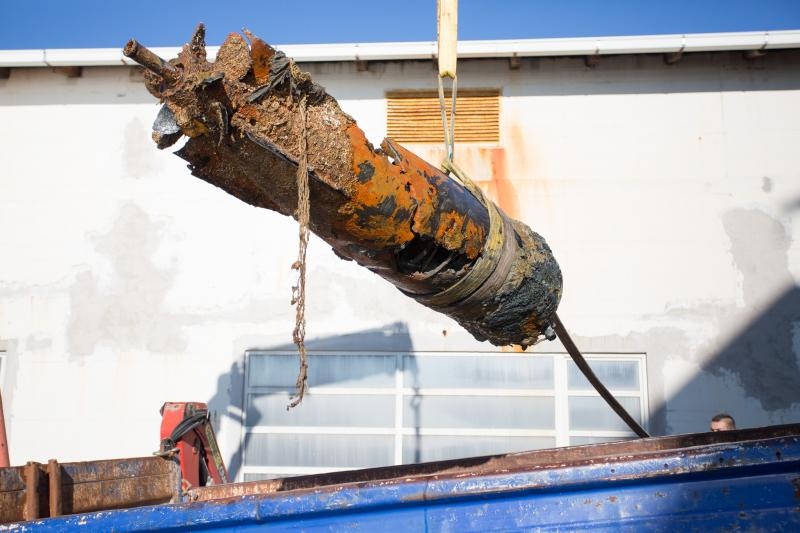 Specijalna policija Ajkule u podrucju ispred lansirne stanice tvornice Torpedo izvukla je s morskog dna jos jedan primjerak torpeda. I ovaj ce primjerak preuzeti Muzej grada Rijeke i uvrstiti ga u svoju Zbirku. Photo: Nel Pavletic/PIXSELL Specijalna policija Ajkule u podrucju ispred lansirne stanice tvornice Torpedo izvukla je s morskog dna jos jedan primjerak torpeda. I ovaj ce primjerak preuzeti Muzej grada Rijeke i uvrstiti ga u svoju Zbirku. Photo: Nel Pavletic/PIXSELL