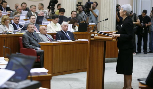 Zagreb,060709.
Nastavak 11. sjednice Hrvatskoga sabora na kojoj bi zastupnici trebali raspraviti i glasovati o povjerenju novoj Vladi te birati dva ustavna suca.
Na fotografiji Jadranka Kosor nova mandatarka za predsjednicu Vlade.
Foto: Davor Pongracic /