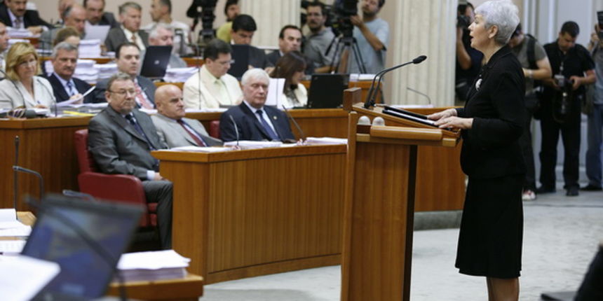 Zagreb,060709.
Nastavak 11. sjednice Hrvatskoga sabora na kojoj bi zastupnici trebali raspraviti i glasovati o povjerenju novoj Vladi te birati dva ustavna suca.
Na fotografiji Jadranka Kosor nova mandatarka za predsjednicu Vlade.
Foto: Davor Pongracic / Zagreb,060709.
Nastavak 11. sjednice Hrvatskoga sabora na kojoj bi zastupnici trebali raspraviti i glasovati o povjerenju novoj Vladi te birati dva ustavna suca.
Na fotografiji Jadranka Kosor nova mandatarka za predsjednicu Vlade.
Foto: Davor Pongracic /