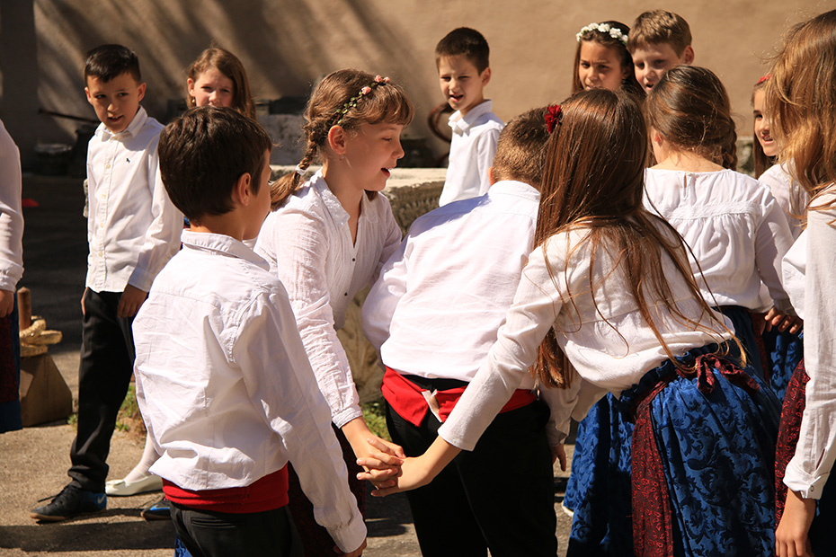 OŠ Zadarski otoci: “Igrajmo se igrajmo-igre dida moga”