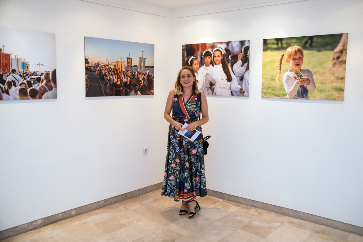 Otvorenje izložbe fotografija “Biogradske procesije” Vinka Pešića Otvorenje izložbe fotografija “Biogradske procesije” Vinka Pešića