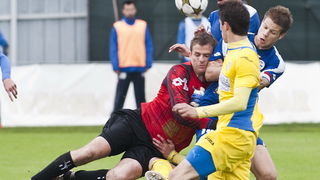 Zadar, 270413.
Stadion Stanovi.
1.HNL, 29. kolo utakmica Zadar – Inter.
Na fotografiji: u sesnaesteru Zadra prije drugog pogotka Intera.
Foto: Josko Ponos / CROPIX Zadar, 270413.
Stadion Stanovi.
1.HNL, 29. kolo utakmica Zadar – Inter.
Na fotografiji: u sesnaesteru Zadra prije drugog pogotka Intera.
Foto: Josko Ponos / CROPIX