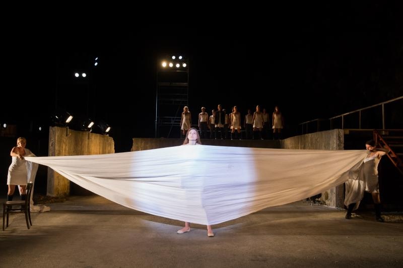 predstava Kazališta Ulysses i MESS Sarajevo u koprodukciji s Narodnim pozorištem Sarajevo izvedena na Dubrovačkim ljetnim igrama