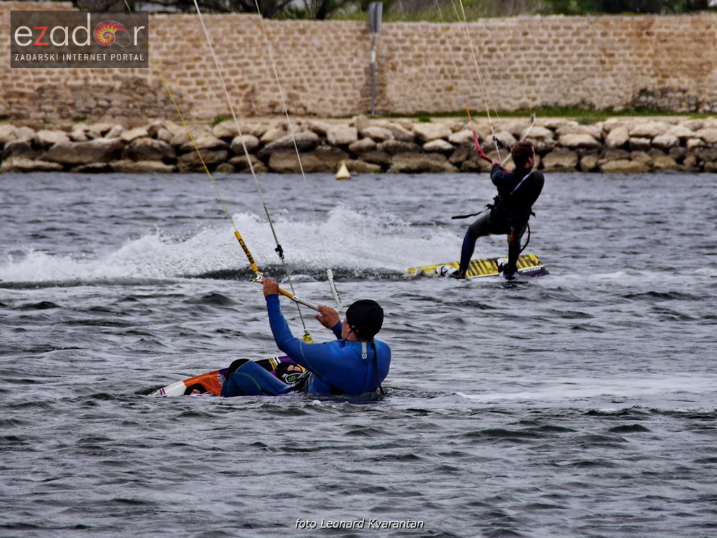 Kiteri guštali u refulima ninske bure Kiteri guštali u refulima ninske bure