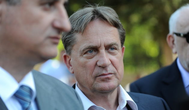 Karin Gornji, Zadar, 240413.
Predsjednik HDZ-a Tomislav Karamarko danas je sa stranackim kolegama posjetio HDZ Gornji Karin gdje je uz prigodni program urucio clanske iskaznice novim clanovima HDZ-a.
Na fotografiji: Bozidar Kalmeta.
Foto: Luka Gerlanc / C