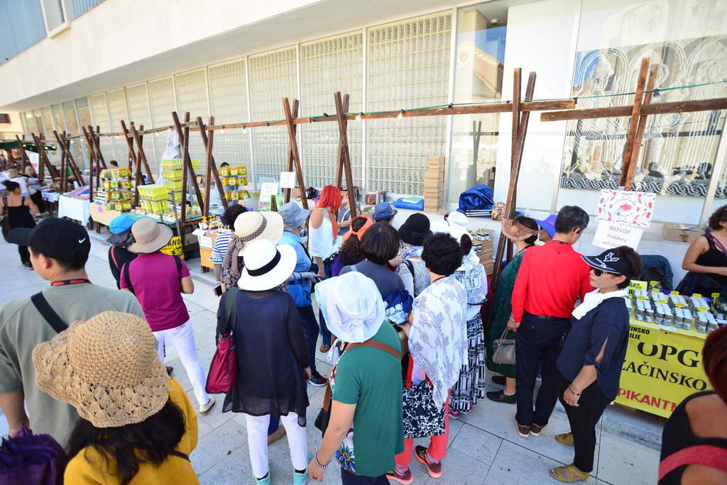 Sajam proizvodi hrvatskog sela na zadarskom Forumu
