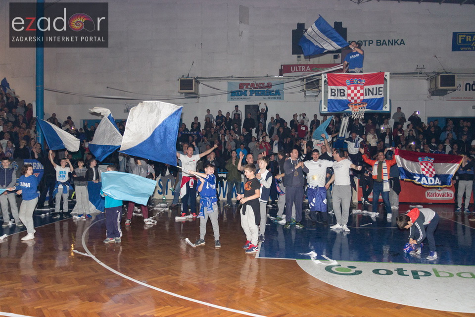 Humanitarno gledanje utakmice Zadar-Cibona (85-84) u Jazinama Humanitarno gledanje utakmice Zadar-Cibona (85-84) u Jazinama