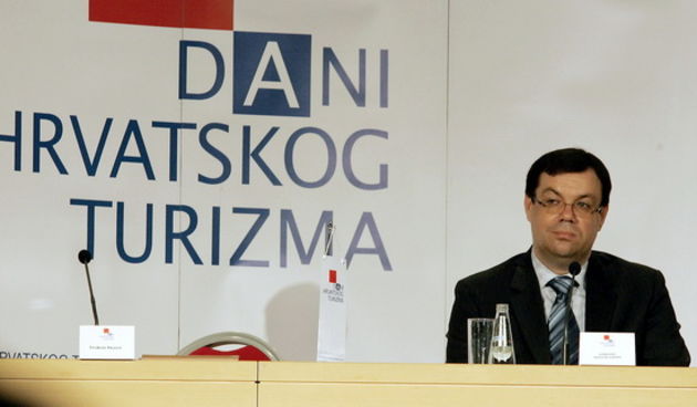 Bol, Brac, 211009.
U Bolu se od 21.- 23. listopada odrzavaju Dani hrvatskog turizma. 
Na fotografiji: ministar turizma Damir Bajs.
Foto: Jakov Prkic / CROPIX