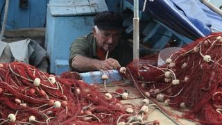 Krpanje ribarske mriže posao koji se sve manje viđa uz obalu Jadrana. Photo: Ivo Čagalj/PIXSELL Krpanje ribarske mriže posao koji se sve manje viđa uz obalu Jadrana. Photo: Ivo Čagalj/PIXSELL