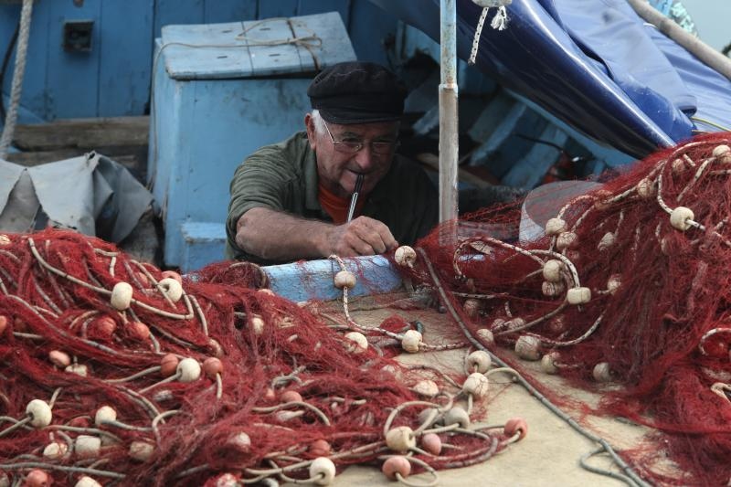 Krpanje ribarske mriže posao koji se sve manje viđa uz obalu Jadrana. Photo: Ivo Čagalj/PIXSELL Krpanje ribarske mriže posao koji se sve manje viđa uz obalu Jadrana. Photo: Ivo Čagalj/PIXSELL