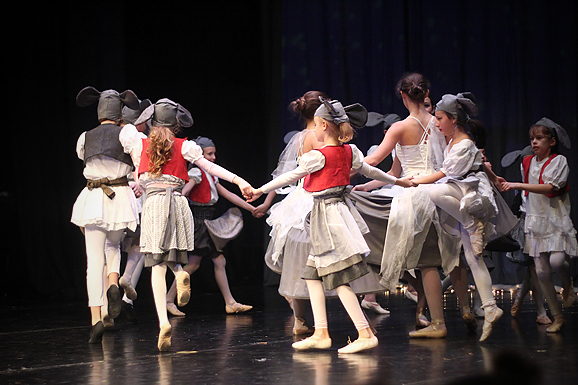 “Plesna čestitka” (foto:Saša Čuka)