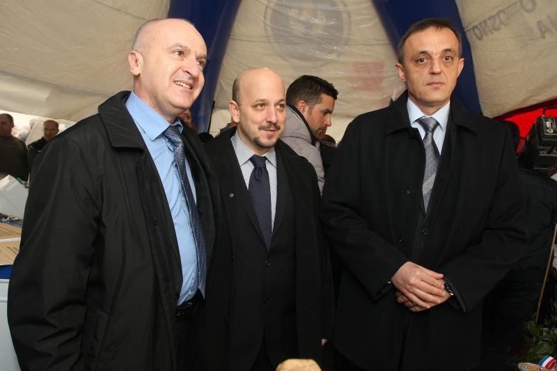 Pod nazivom Ponosno nase na Poljani Sime Budnica prvi put postavljen sajam na kojem su braniteljske udruge predstavile svoje proizvode. Photo: Dino Stanin/PIXSELL Pod nazivom Ponosno nase na Poljani Sime Budnica prvi put postavljen sajam na kojem su braniteljske udruge predstavile svoje proizvode. Photo: Dino Stanin/PIXSELL