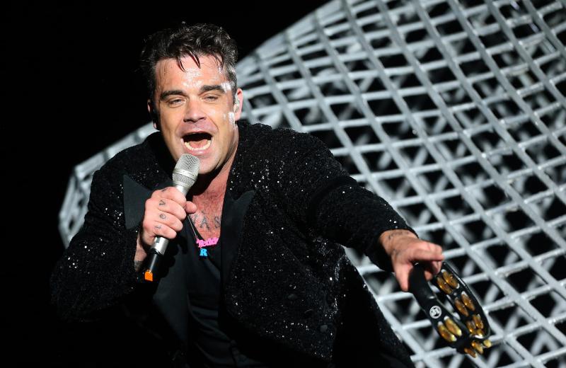 13.08.2013., Zagreb – Britanski pjevac Robbie Williams odrzao je koncert na maksimirskom stadionu u sklopu turneje Take the crown. Photo: Petar Glebov/Pixsell 13.08.2013., Zagreb – Britanski pjevac Robbie Williams odrzao je koncert na maksimirskom stadionu u sklopu turneje Take the crown. Photo: Petar Glebov/Pixsell