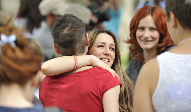 Split, 110611.
U Splitu se po prvi put odrzava Gay Pride koji organiziraju udruge Kontra, Iskorak i Domine. Povorka ponosa LGBT, prva izvan Zagreba, prolazi od Djardina preko Marmontove ulice i Rive do Peristila gdje je predvidjen prigodni programa.
Na sl