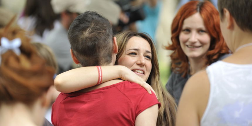 Split, 110611.
U Splitu se po prvi put odrzava Gay Pride koji organiziraju udruge Kontra, Iskorak i Domine. Povorka ponosa LGBT, prva izvan Zagreba, prolazi od Djardina preko Marmontove ulice i Rive do Peristila gdje je predvidjen prigodni programa.
Na sl Split, 110611.
U Splitu se po prvi put odrzava Gay Pride koji organiziraju udruge Kontra, Iskorak i Domine. Povorka ponosa LGBT, prva izvan Zagreba, prolazi od Djardina preko Marmontove ulice i Rive do Peristila gdje je predvidjen prigodni programa.
Na sl