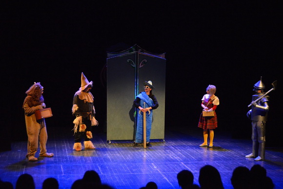U Kazalištu lutaka Zadar odigrana je predstava “Čarobnjak iz Oza” u režiji Dražena Ferenčine. Foto: Iva Perinčić U Kazalištu lutaka Zadar odigrana je predstava “Čarobnjak iz Oza” u režiji Dražena Ferenčine. Foto: Iva Perinčić
