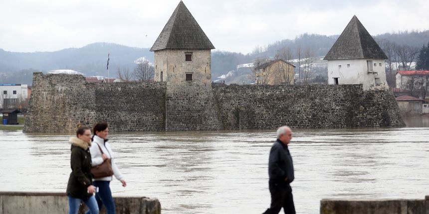 Hrvatska Kostajnica: Iako je vodostaj Une u opadanju, na snazi je još uvijek izvanredno stanje