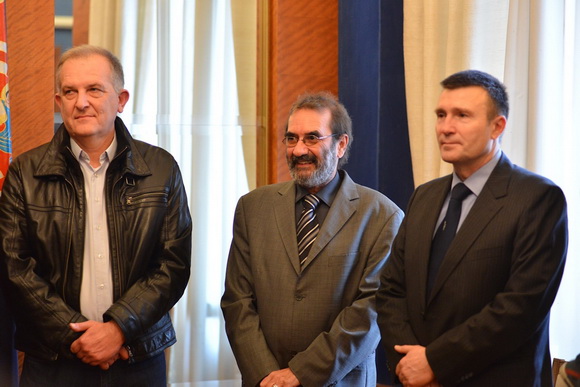 Gradonačelnik Kalmeta primio obitelj Ćosić i sudionike završnice Krešinog Kupa Gradonačelnik Kalmeta primio obitelj Ćosić i sudionike završnice Krešinog Kupa