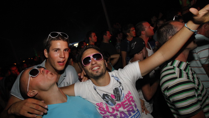 Split, 120811.
Na najvecoj DJ pozornici u Hrvatskoj Discotheque Riva Split nastupaju veceras DJ Aldo Moro, DJ Felix da Housecat, DJ Fedde le Grand, DJ James Zabiela, DJ Pero Full House i  Faithless Sound System.
Na slici: Faithless Sound System zagrijao j