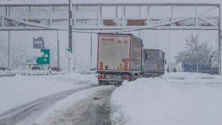 U Lici pada gusti snijeg, zimski uvjeti na cestama U Lici pada gusti snijeg, zimski uvjeti na cestama