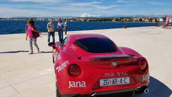 Pink Wing, jedinstvena gastro-turistička karavana luksuznih automobila gostovala je u Zadru na Pozdravu suncu. Foto: Mladen Malik