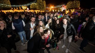 Vatromet, tisuće konfeta, šampanjac, prskalice i koncert Ivana Zaka i Tempo Banda