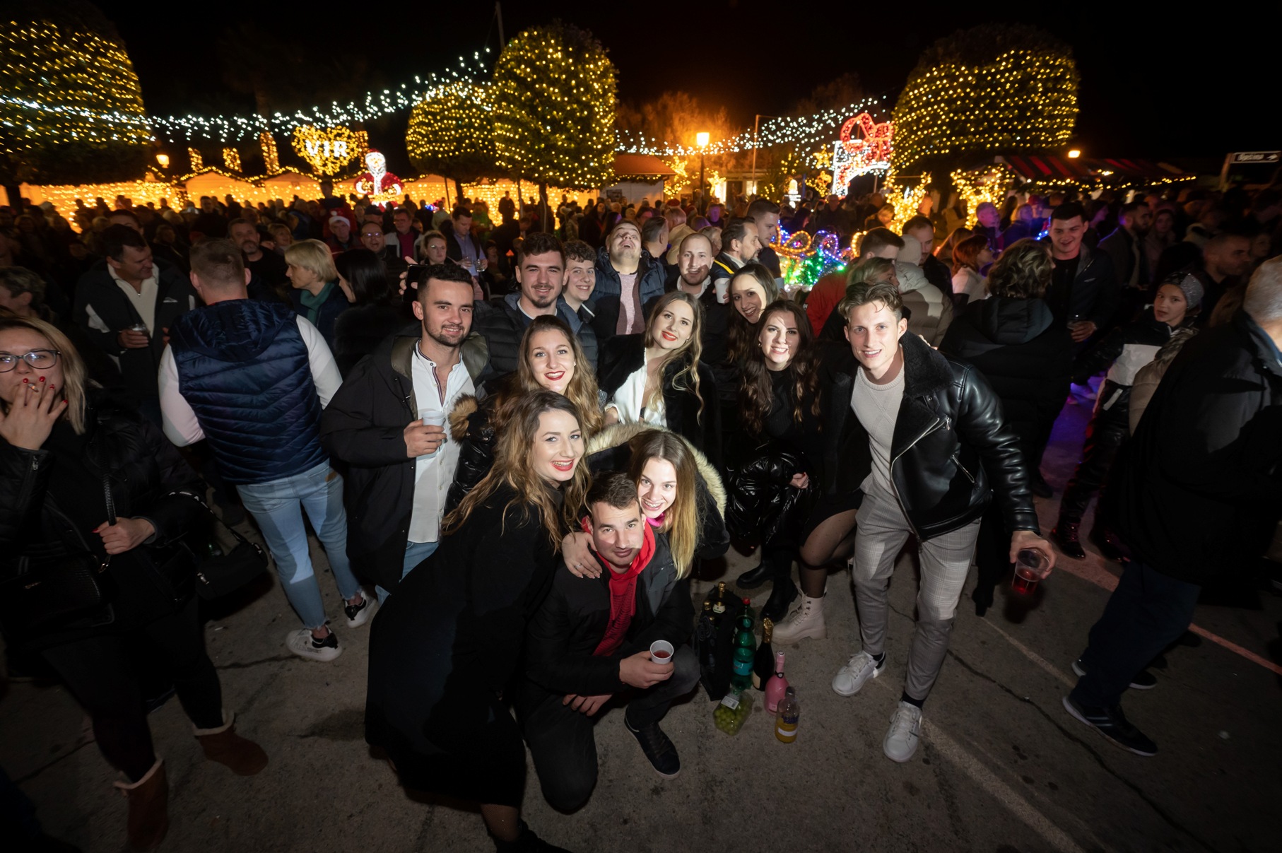 Vatromet, tisuće konfeta, šampanjac, prskalice i koncert Ivana Zaka i Tempo Banda